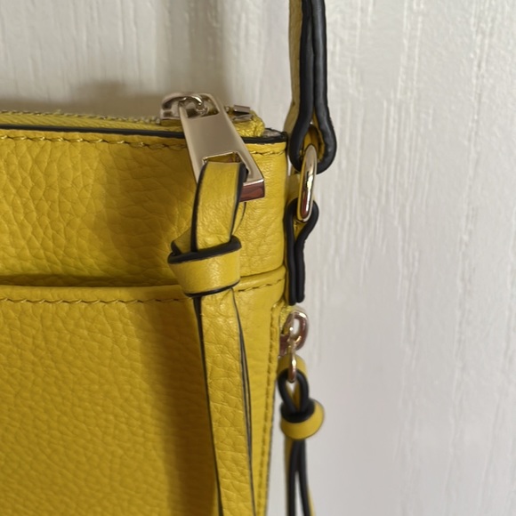 Vince Camuto Slim phone case Crossbody in lemon yellow - Picture 8 of 16